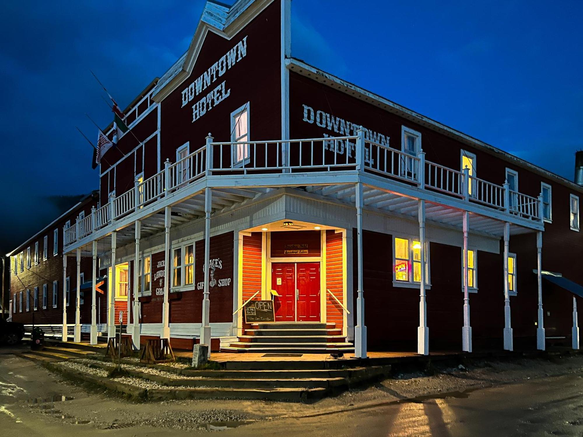 The Downtown, A Coast Hotel Dawson City Extérieur photo