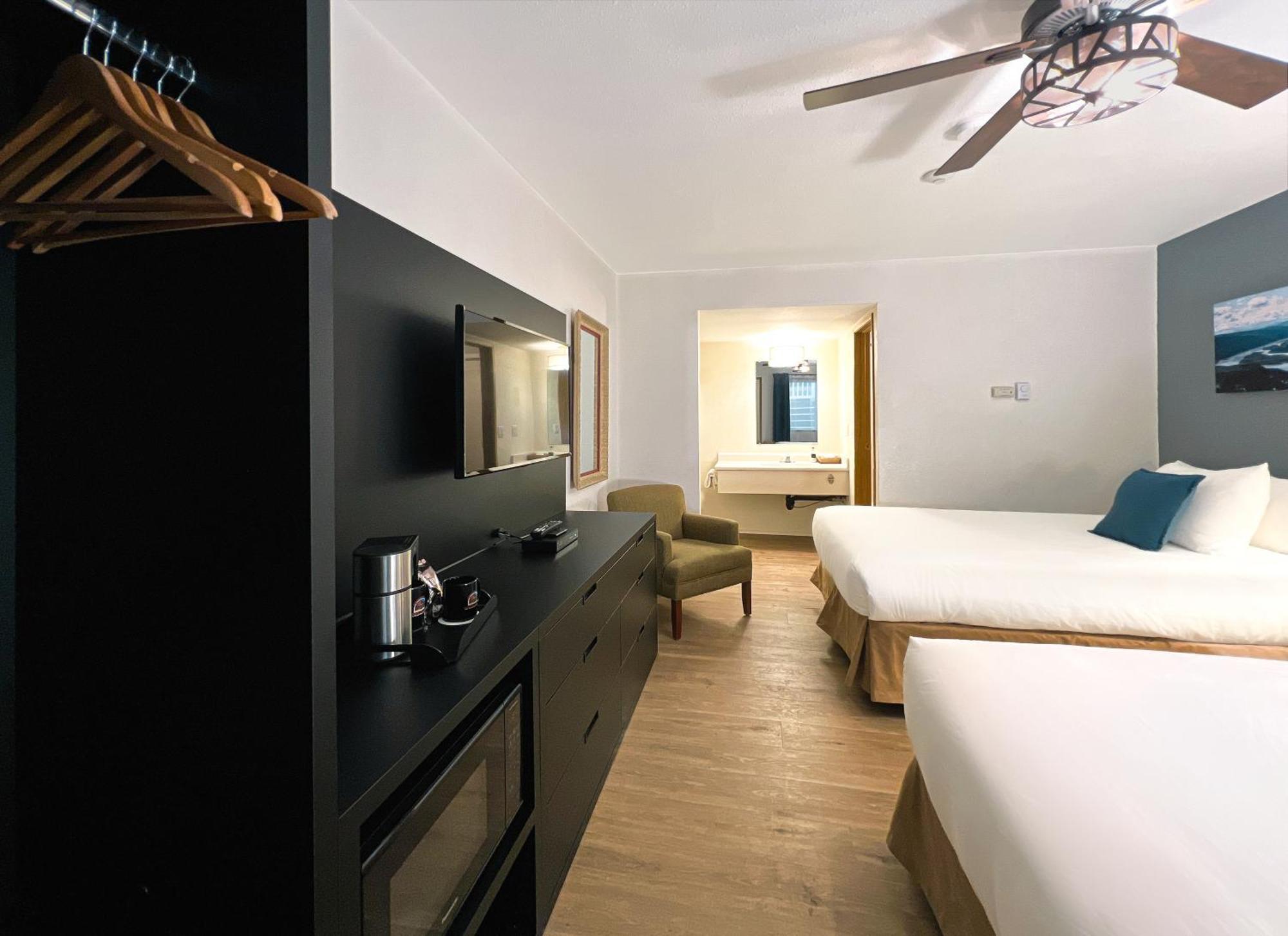 The Downtown, A Coast Hotel Dawson City Extérieur photo