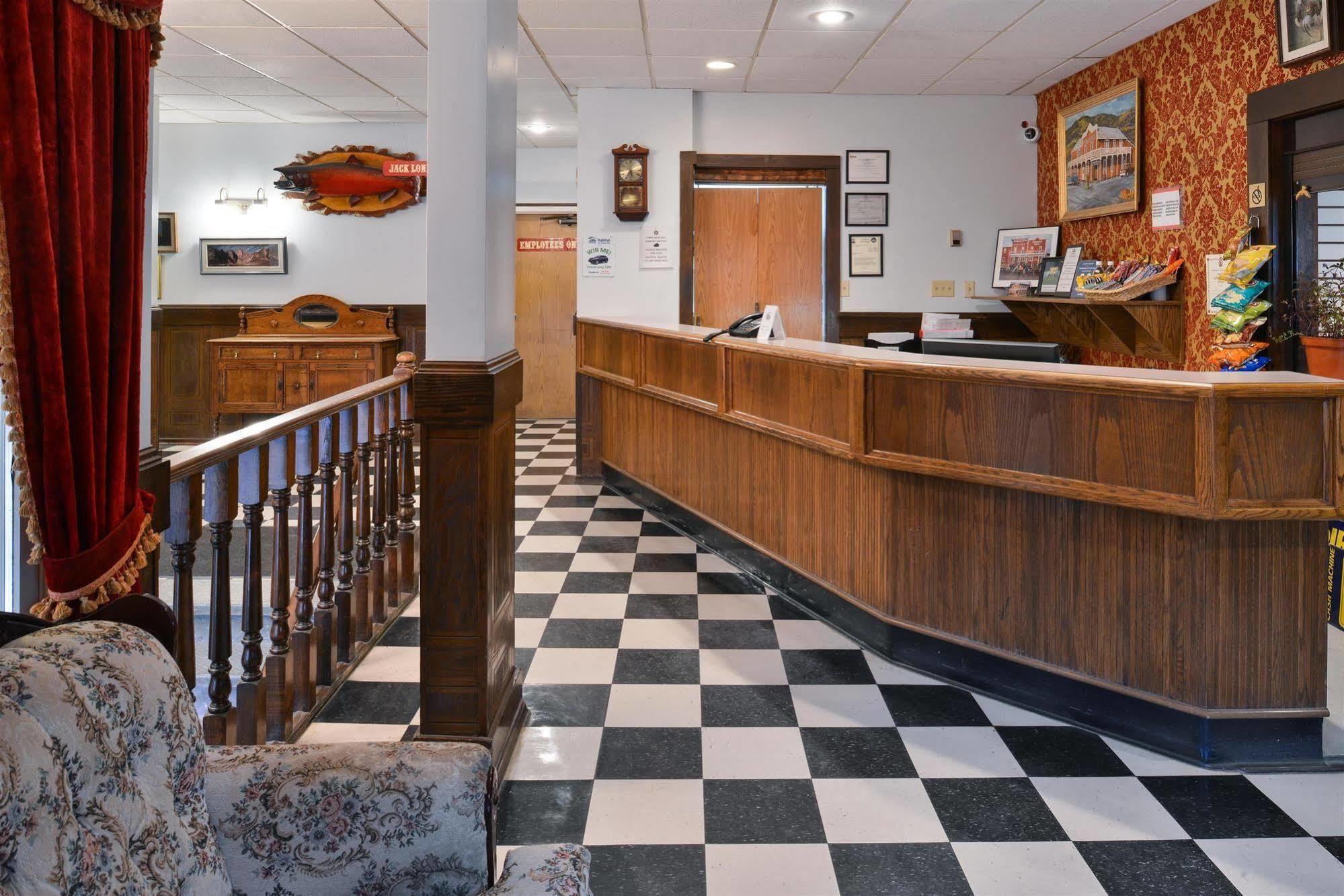 The Downtown, A Coast Hotel Dawson City Extérieur photo