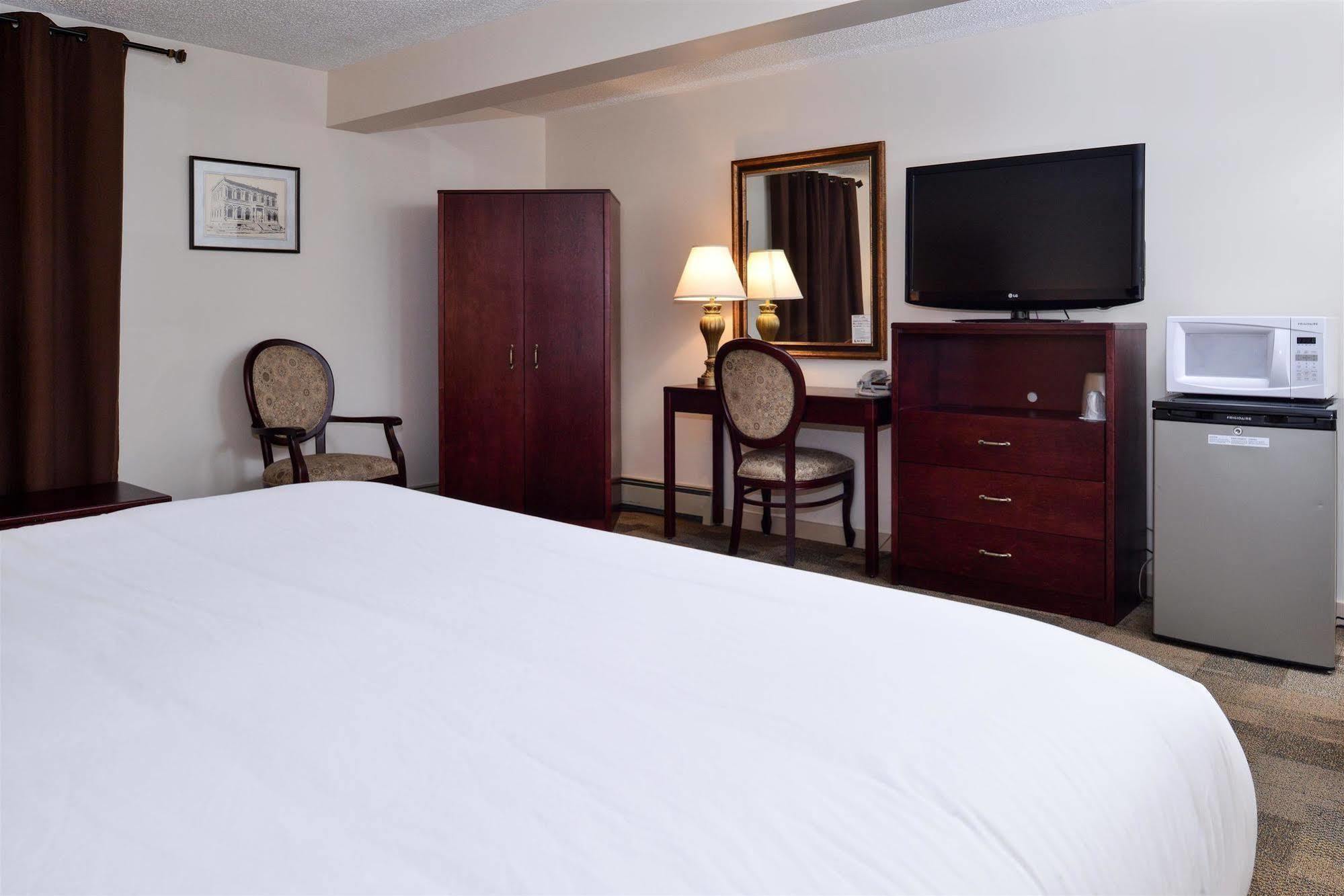 The Downtown, A Coast Hotel Dawson City Extérieur photo