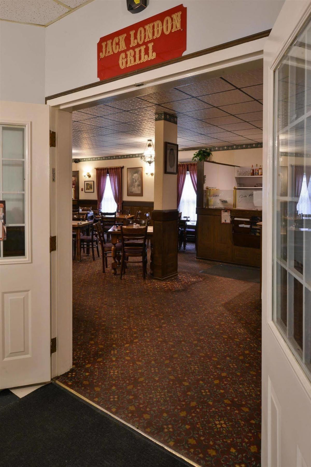 The Downtown, A Coast Hotel Dawson City Extérieur photo