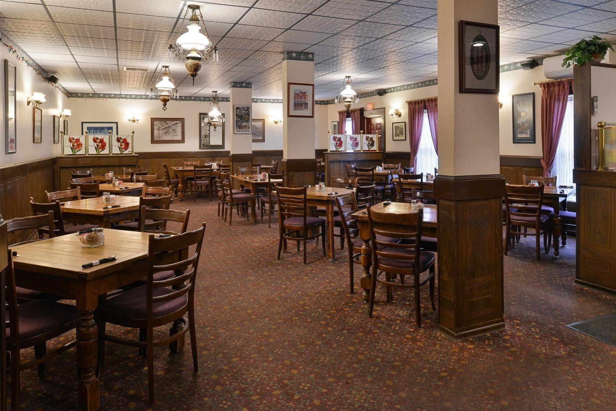 The Downtown, A Coast Hotel Dawson City Extérieur photo